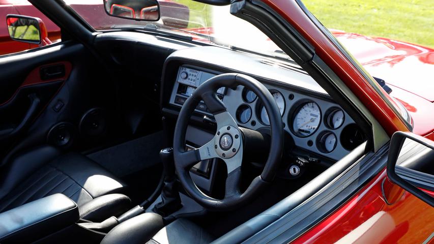 Capri I, II, III — auf dem Gelände des Sportheimes in Postbauer war der Ford Capri in fast allen Variationen zu bewundern. Einige Fans waren von weither angereist.; Capri I, II, III — auf dem Gelände des Sportheimes in Postbauer war der Ford Capri in fast allen Variationen zu bewundern. Einige Fans waren von weither angereist.;