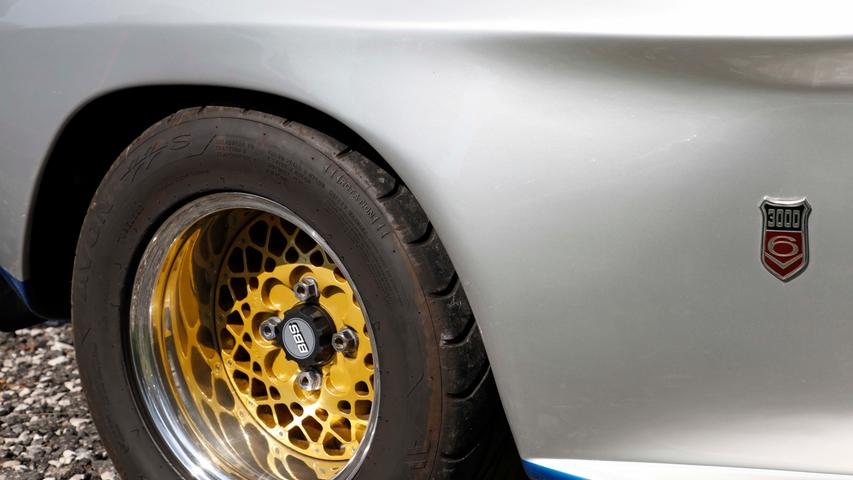 Capri I, II, III — auf dem Gelände des Sportheimes in Postbauer war der Ford Capri in fast allen Variationen zu bewundern. Einige Fans waren von weither angereist.; Capri I, II, III — auf dem Gelände des Sportheimes in Postbauer war der Ford Capri in fast allen Variationen zu bewundern. Einige Fans waren von weither angereist.;