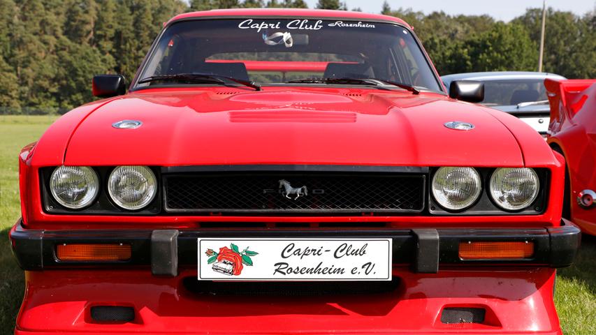 Capri I, II, III — auf dem Gelände des Sportheimes in Postbauer war der Ford Capri in fast allen Variationen zu bewundern. Einige Fans waren von weither angereist.;