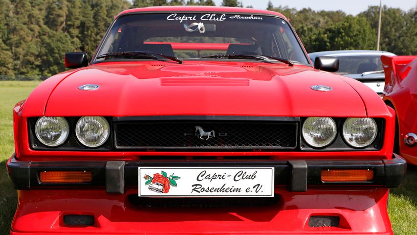 Capri I, II, III — auf dem Gelände des Sportheimes in Postbauer war der Ford Capri in fast allen Variationen zu bewundern. Einige Fans waren von weither angereist.; Capri I, II, III — auf dem Gelände des Sportheimes in Postbauer war der Ford Capri in fast allen Variationen zu bewundern. Einige Fans waren von weither angereist.;