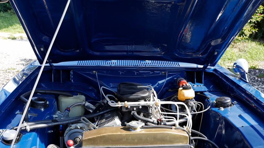 Capri I, II, III — auf dem Gelände des Sportheimes in Postbauer war der Ford Capri in fast allen Variationen zu bewundern. Einige Fans waren von weither angereist.; Capri I, II, III — auf dem Gelände des Sportheimes in Postbauer war der Ford Capri in fast allen Variationen zu bewundern. Einige Fans waren von weither angereist.;
