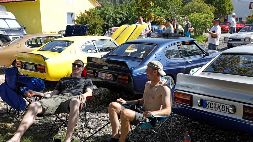 Capri I, II, III — auf dem Gelände des Sportheimes in Postbauer war der Ford Capri in fast allen Variationen zu bewundern. Einige Fans waren von weither angereist.;