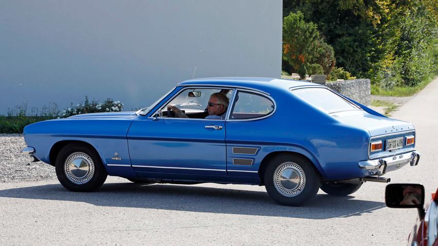 Capri I, II, III — auf dem Gelände des Sportheimes in Postbauer war der Ford Capri in fast allen Variationen zu bewundern. Einige Fans waren von weither angereist.;