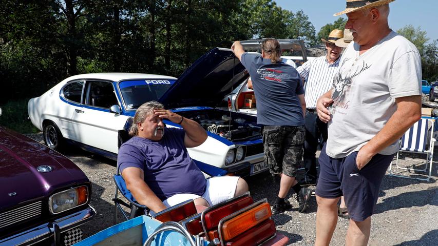 Capri I, II, III — auf dem Gelände des Sportheimes in Postbauer war der Ford Capri in fast allen Variationen zu bewundern. Einige Fans waren von weither angereist.;