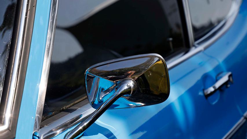 Capri I, II, III — auf dem Gelände des Sportheimes in Postbauer war der Ford Capri in fast allen Variationen zu bewundern. Einige Fans waren von weither angereist.; Capri I, II, III — auf dem Gelände des Sportheimes in Postbauer war der Ford Capri in fast allen Variationen zu bewundern. Einige Fans waren von weither angereist.;