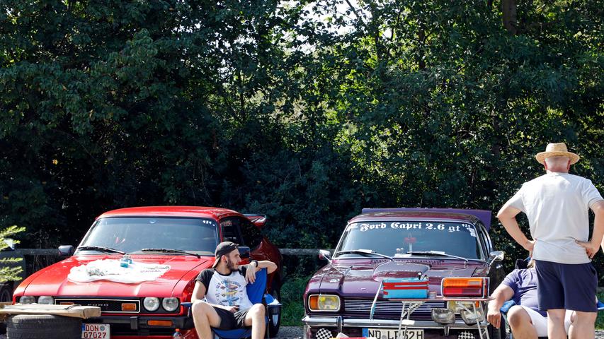 Capri I, II, III — auf dem Gelände des Sportheimes in Postbauer war der Ford Capri in fast allen Variationen zu bewundern. Einige Fans waren von weither angereist.;