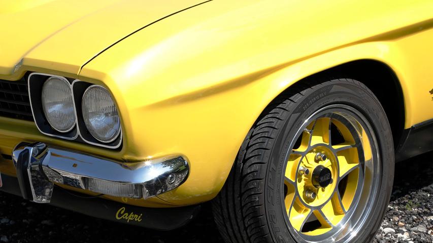 Capri I, II, III — auf dem Gelände des Sportheimes in Postbauer war der Ford Capri in fast allen Variationen zu bewundern. Einige Fans waren von weither angereist.; Capri I, II, III — auf dem Gelände des Sportheimes in Postbauer war der Ford Capri in fast allen Variationen zu bewundern. Einige Fans waren von weither angereist.;