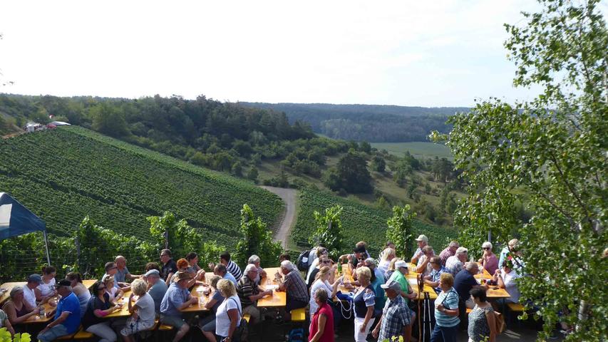 Weingenuss zwischen den Reben: Der Ipsheimer Weinwandertag
