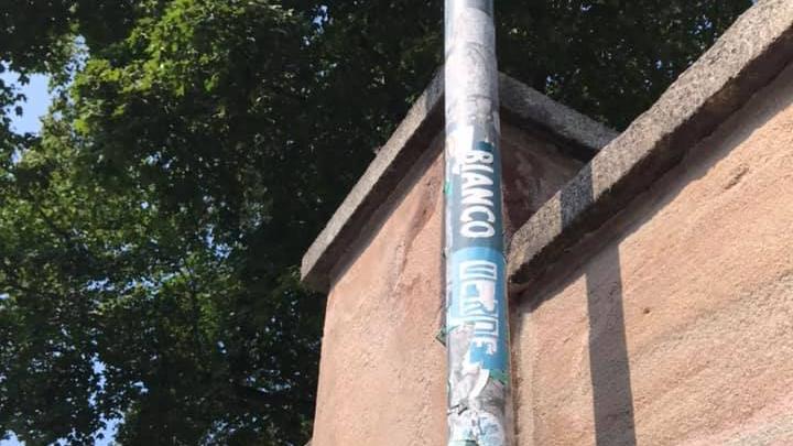 Ob FCN oder Kleeblatt: Aufkleber und Graffiti gibt es in Franken überall