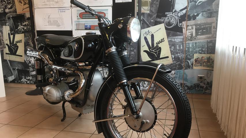 In dem neuen Museum werden historische Fahrzeuge von BMW gezeigt. Ein Sammlunsgbereich ist Motorrädern gewidmet, die in Nürnberg produziert wurden.