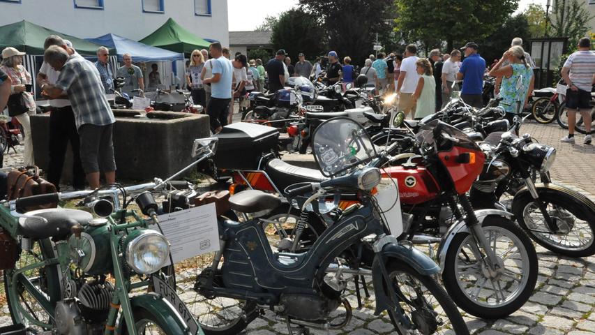 Historische Glanzstücke in Puschendorf: 2000 Besucher beim Oldtimertreffen
