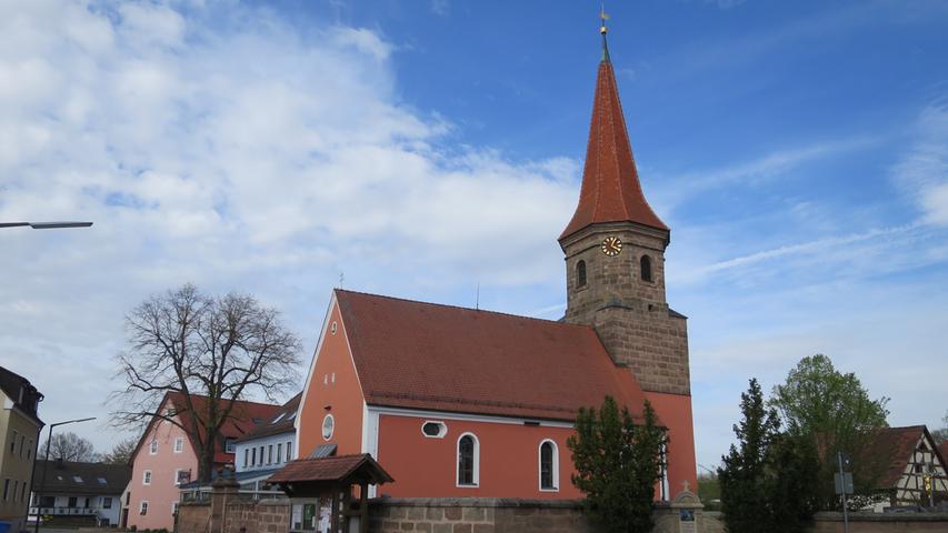 Um 10 Uhr und 15 Uhr gibt es Führungen durch die St. Georgs-Kirche in Allersberg, Göggelsbucher Hauptstraße 27.