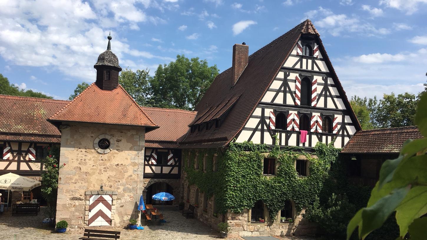 Die malerische Burg Hoheneck liegt hoch über dem Aischtal bei Ipsheim und ist im Besitz der Stadt Nürnberg. Am Sonntag hat das Bauwerk von 12 bis 18 Uhr geöffnet.