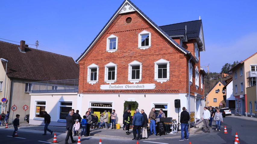 In Obertrubach steht das Kaufhaus auch sonntags für Besucher offen. Denn hier ist der örtliche Dorfladen untergebracht.
