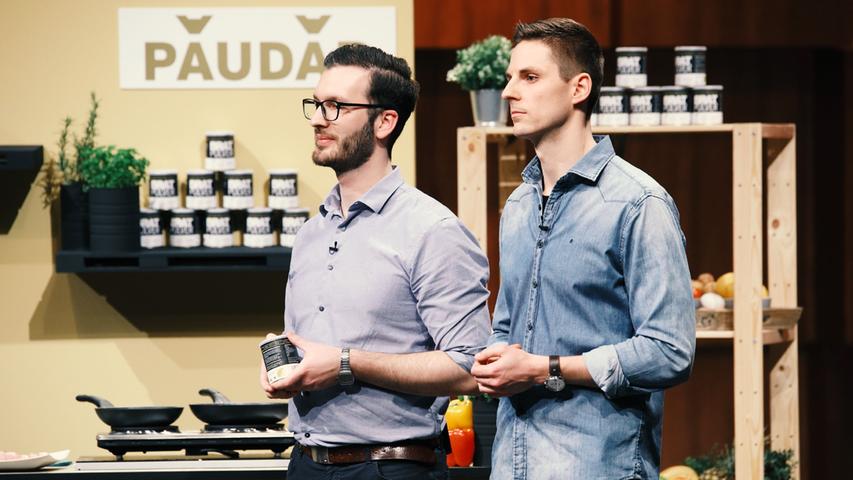 Deniz Schöne (l.) und Johannes Schmidt aus Düsseldorf versprachen "weniger Fett und kaum Spritzer" mit ihrem Produkt "Paudar" - ein pflanzliches Bratfett in Pulverform.