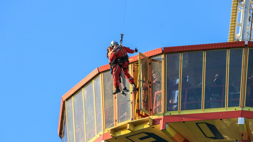 Panne im Freizeitpark Geiselwind: Hubschrauber rettet 25 Menschen aus 60 Metern Höhe