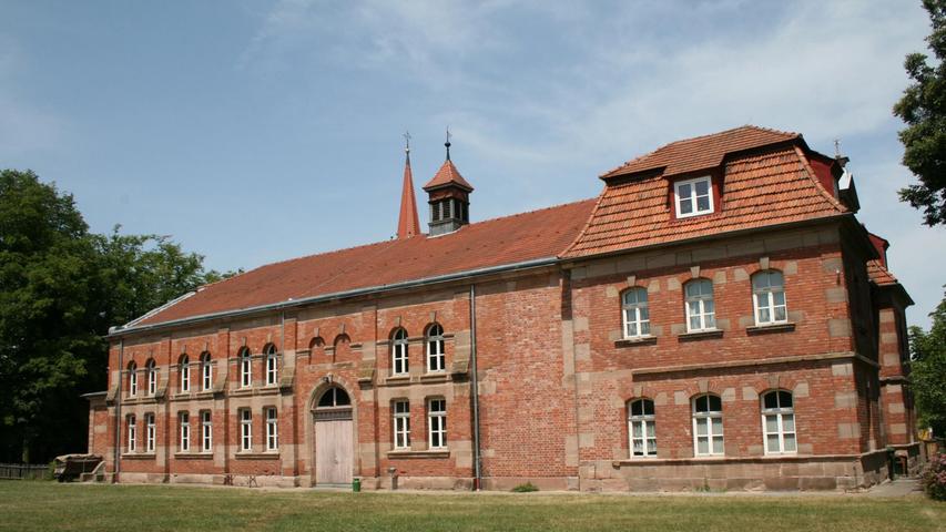 Die TSV-Turnhalle wurde zur Evangelischen Freikirche umgebaut.
 Otto-Schrimpff-Straße 4, Roth
 Geöffnet von 9 bis 17 Uhr, Führungen um 9, 12, 16 Uhr