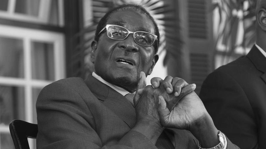 Im Alter von 95 Jahren ist der langjährige simbabwische Präsident Robert Mugabe am 6 September gestorben. Mugabe war im Jahr 2017 nach insgesamt rund 37 Jahren an der Macht in dem südafrikanischen Land gestürzt worden. Sein Führungsstil war zuletzt autoritär gewesen.