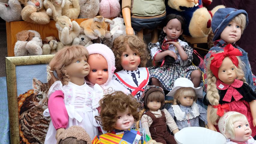 Puppen, Schuhe, Porzellan: Ansturm auf den Trempelmarkt