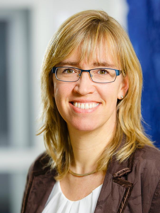 Die Diplom-Pädagogin Susanne Türk setzt sich ehrenamtlich für Fliederlich e. V. Queeres Zentrum Nürnberg ein. Die 48-Jährige arbeitet für die ConSozial – die Kongress-Messe gilt als wichtigstes Fachtreffen der Sozialbranche in Deutschland. Sie ist Mutter eines 18 Jahre alten Sohnes, der pansexuell ist. Die Diplom-Pädagogin Susanne Türk setzt sich ehrenamtlich für Fliederlich e. V. Queeres Zentrum Nürnberg ein. Die 48-Jährige arbeitet für die ConSozial – die Kongress-Messe gilt als wichtigstes Fachtreffen der Sozialbranche in Deutschland. Sie ist Mutter eines 18 Jahre alten Sohnes, der pansexuell ist.