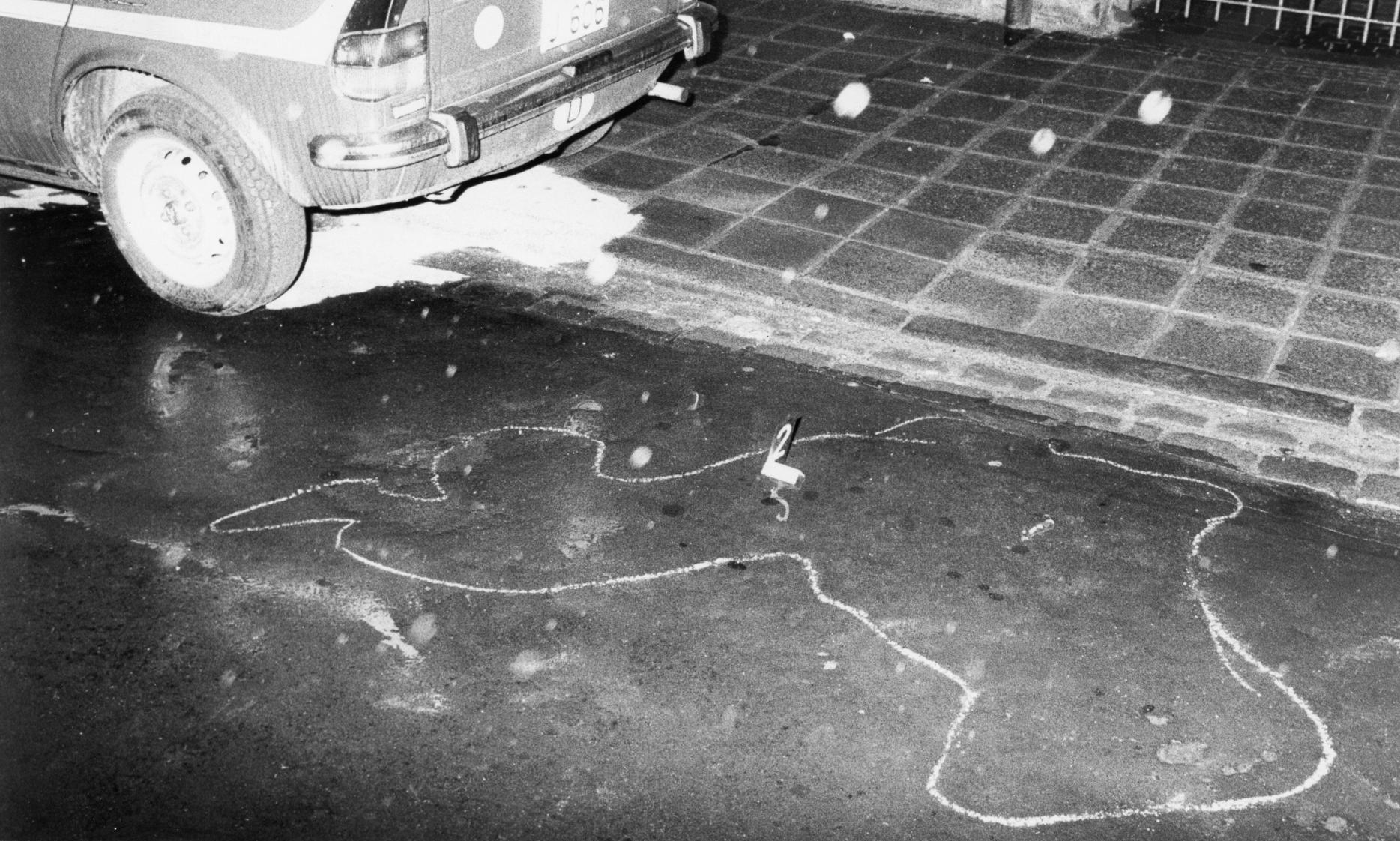 Stundenlang war die Polizei im April 1982 hinter einem flüchtigen Bankräuber her - dann kam es in Nürnberg Wöhrd zum tödlichen Showdown. Dabei starben ein Polizeibeamter und der Täter selbst. Die ganze Geschichte lesen Sie hier.