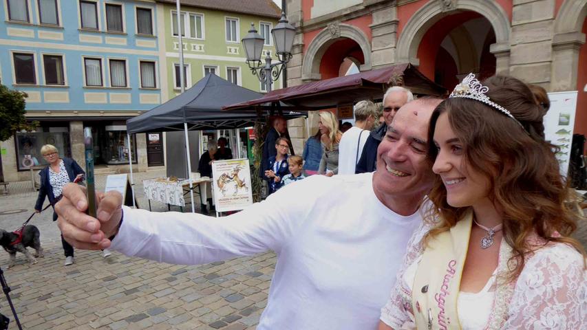 Ein Selfie mit einer Königin ließ man sich natürlich nicht entgehen...
