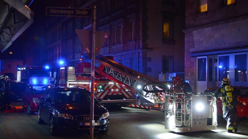 Brand in Nürnbergs Südstadt: Feuerwehr rettet Bewohner aus Dachgeschoss