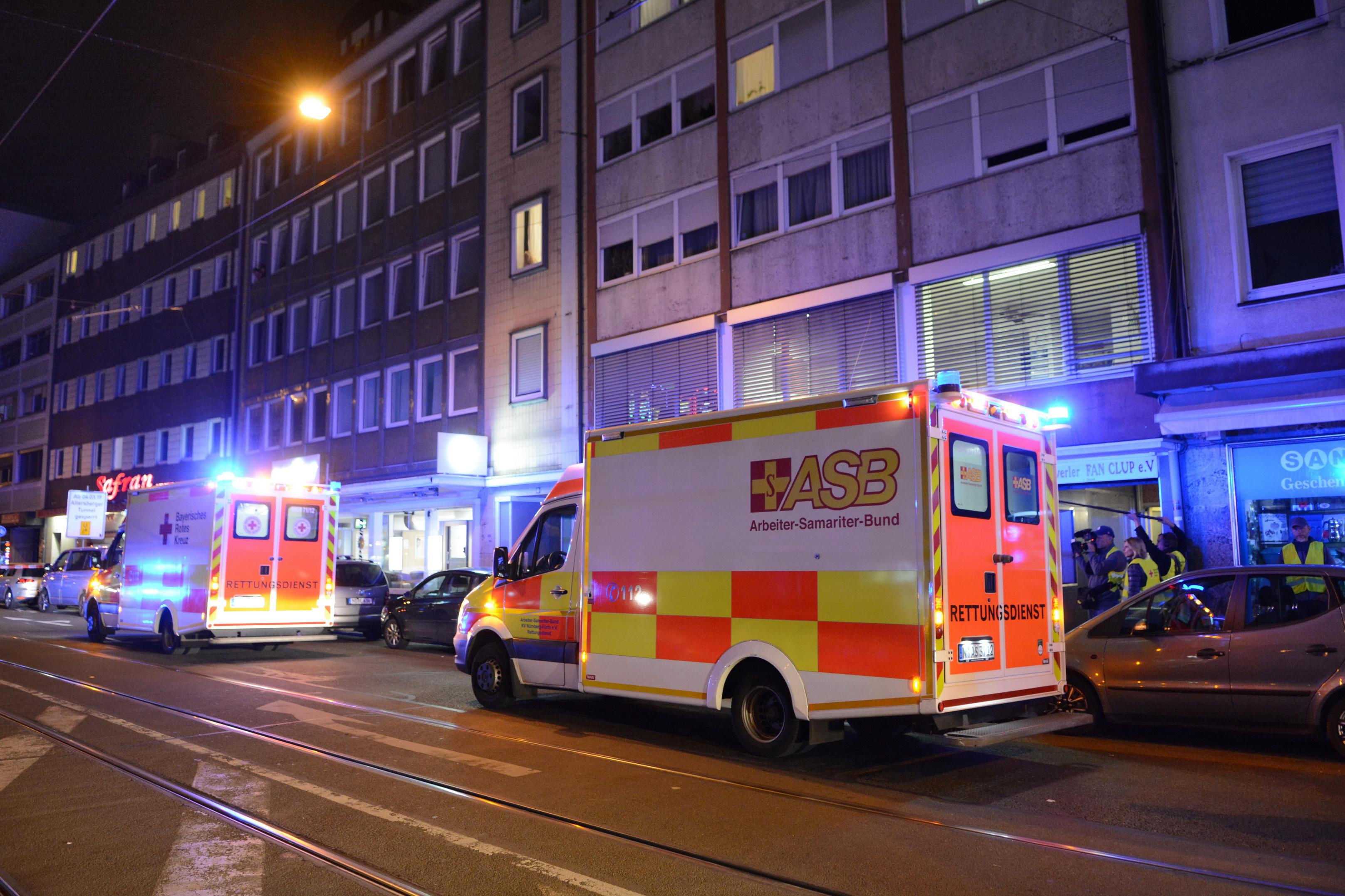 Brand in Nürnbergs Südstadt Feuerwehr rettet Bewohner aus Dachgeschoss