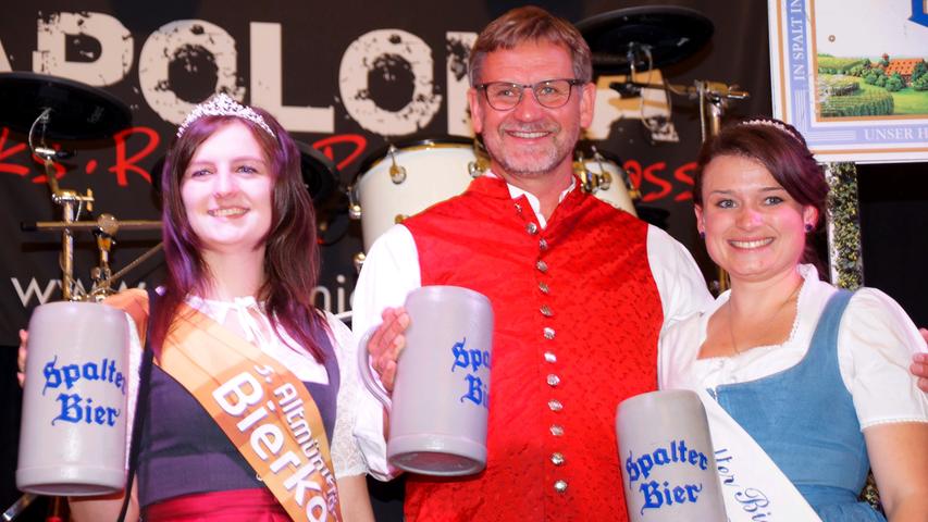 Freuen sich auf eine schöne Kirchweih in Gunzenhausen: Bürgermeister Karl-Heinz Fitz,  die altmühlfränkische Bierkönigin Michelle Recker und die Spalter Bierkönigin Johanna Merkenschlager.