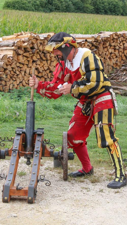 Mit Kanone, Schild und Schwert: Das Mittelalterfest des Trommlerhaufen Heideck