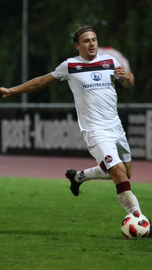 War verletzt und sucht daher noch seinen Platz im Team. Bisher nur ein Kurzeinsatz gegen Heidenheim, wird vorerst meist von der Bank ins Spiel kommen. Zeigte beim Test in Landshut mit fünf Treffern seinen Torhunger.