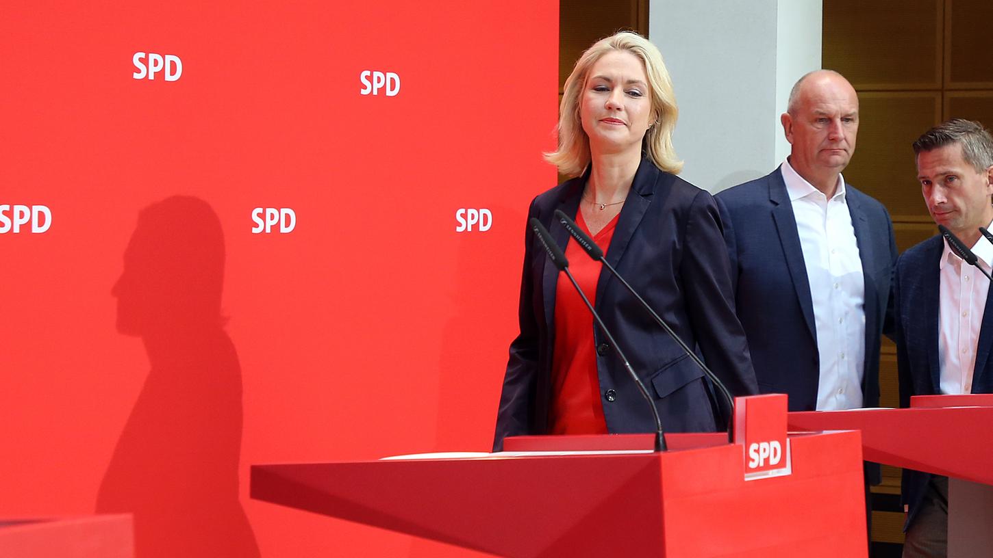 Die kommissarische SPD-Parteivorsitzende Manuela Schwesig legt ihr Amt nieder.