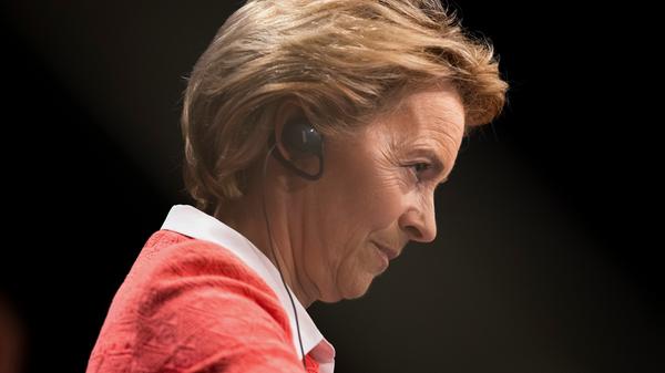 Deutschland: Die Christdemokratin Ursula von der Leyen war die Überraschungskandidatin der EU-Staats- und Regierungschefs und wurde Mitte Juli 2019 vom EU-Parlament mit knapper Mehrheit gewählt. In Deutschland war die in Brüssel geborene und mehrsprachige Mutter von sieben Kindern unter anderem Familien-, Sozial- und Verteidigungsministerin.