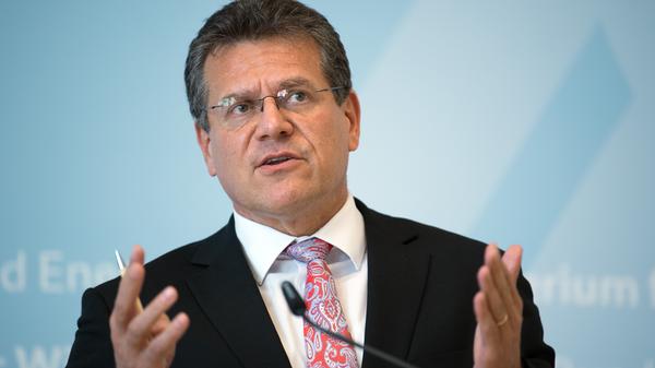 Slowakei: Maros Sefcovic ist als Vizepräsident zuständig für interinstitutionelle Beziehungen. Er ist seit 2009 Mitglied der EU-Kommission und seit 2010 einer ihrer Vizepräsidenten. Zuletzt war er für die Energieunion zuständig. Der Jurist mit langjähriger diplomatischer Erfahrung ist formell parteilos, steht aber den Sozialdemokraten nahe.