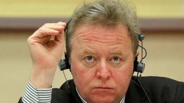 Polen: Janusz Wojciechowski ist Landwirtschaftskommissar. Er gehört zur rechtskonservativen Regierungspartei PiS. Er war ursprünglich Richter und leitete lange den polnischen Rechnungshof, bevor er 2004 EU-Abgeordneter wurde. Wegen möglicher Unregelmäßigkeiten bei Reisekostenabrechnungen während seiner Zeit im Europaparlament ermittelt die EU-Anti-Betrugsbehörde Olaf gegen ihn.