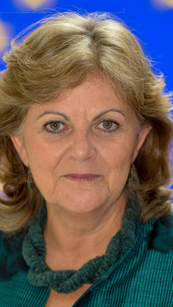 Portugal: Elisa Ferreira ist Kommissarin für Kohäsion und Reformen. Sie war zuletzt Vize-Gouverneurin der portugiesischen Zentralbank. Die Sozialistin war in den 1990er Jahren unter anderem Umweltministerin, später war sie Abgeordnete im nationalen und im EU-Parlament.