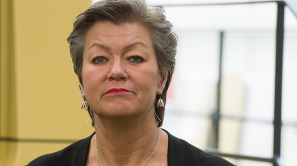 Schweden: Die Sozialdemokratin Ylva Johansson ist Kommissarin für Inneres. Sie war bisher Arbeitsmarktministerin, hatte vorher aber auch schon andere Ministerämter. Nach ihrem Lehramtsstudium in Lund arbeitete sie früher als Mathe-, Physik- und Chemielehrerin.