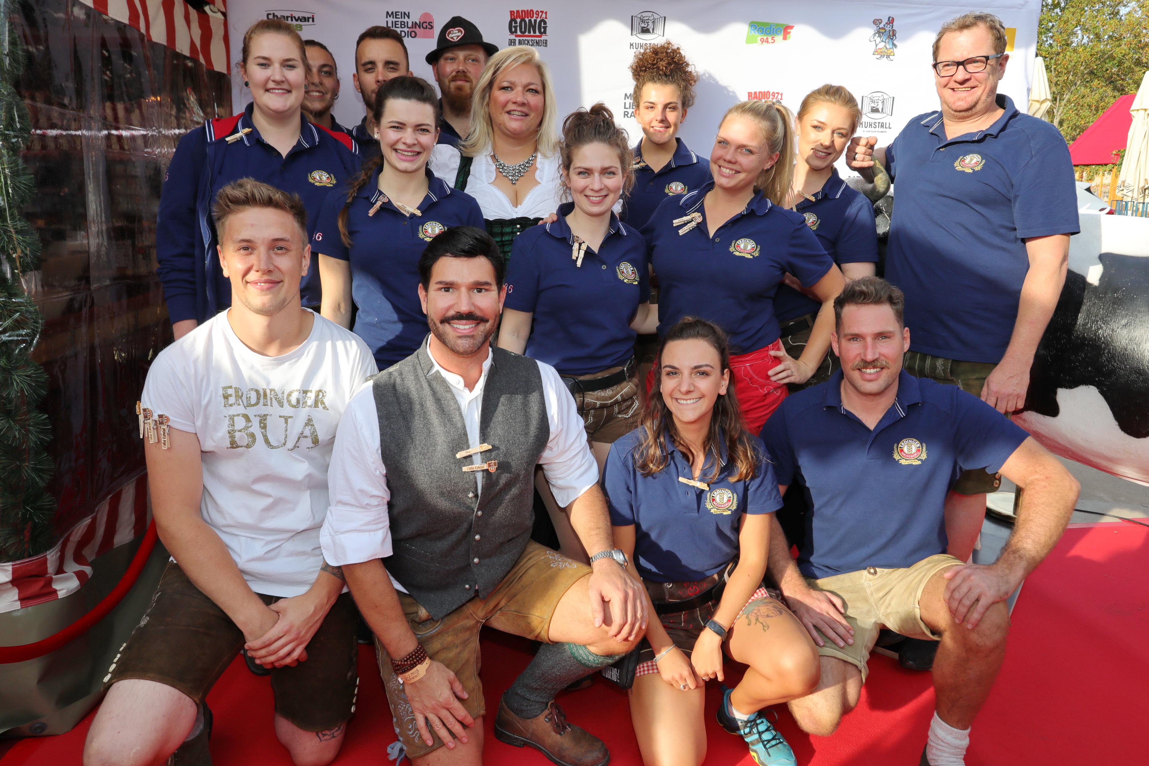 Kuhstall-Chef Christian Wagner mit seinem Gastro-Team.