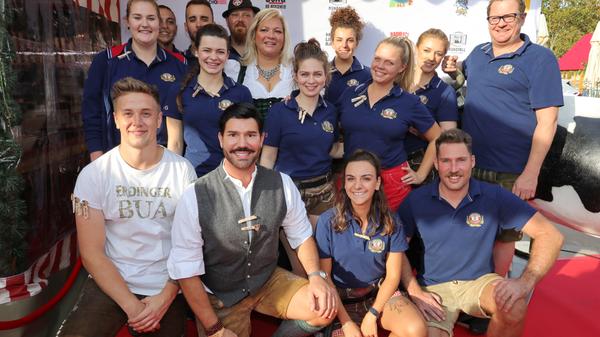 Kuhstall-Chef Christian Wagner mit seinem Gastro-Team.