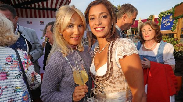 Die Unternehmerin Birsen Brochier posierte mit Vanessa Fiore.