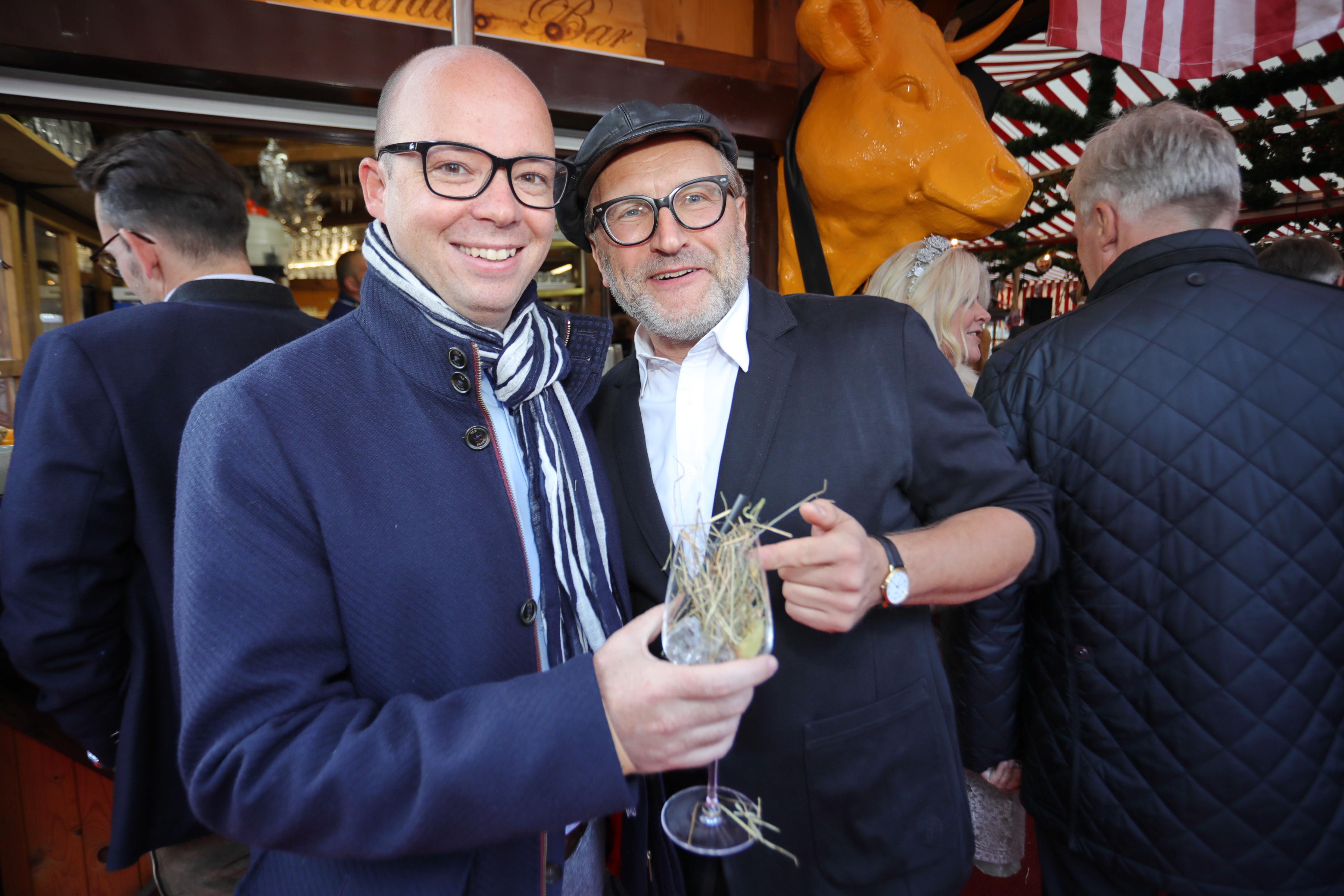 Auch der OB-Kandidat der SPD, Thorsten Brehm (li.), wohnte dem Event bei. Genauso wie Kabarettist Oliver Tissot.