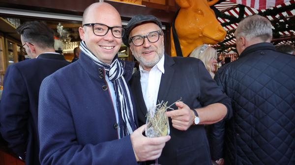 Auch der OB-Kandidat der SPD, Thorsten Brehm (li.), wohnte dem Event bei. Genauso wie Kabarettist Oliver Tissot.