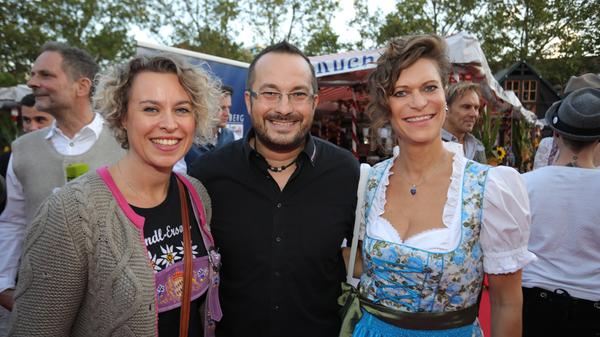 Als Expertin der Redaktion vor Ort: NN-Redakteurin Anette Röckl (li.). Neben ihr der Leiter der Modelagentur "Fisher's House" Christian Fischer und Friseurweltmeisterin Sonja Fischer.