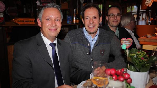 Hier lächteln Christoph Böhmer (l.), Protokollchef der Stad Nürnberg, und der Cateringchef René Lehrieder in die Kamera.