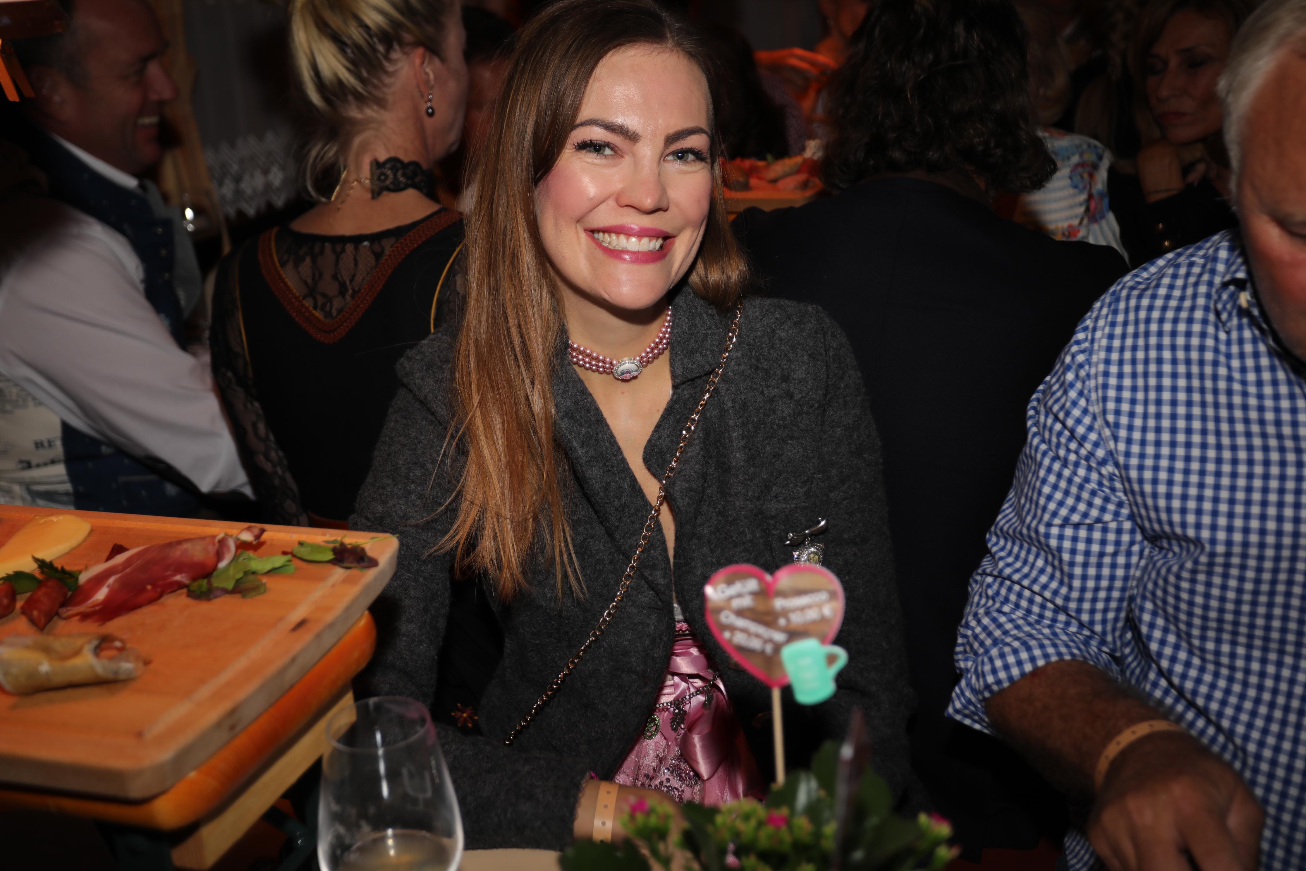 Auch TV-Maklerin Claudia Pinkert aus der Sendung "Mieten, Kaufen, Wohnen" ließ sich am Abend blicken.