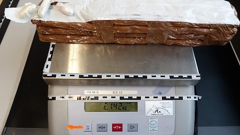 Zoll München lässt Drogenkurier mit sieben Kilo Kokain auffliegen