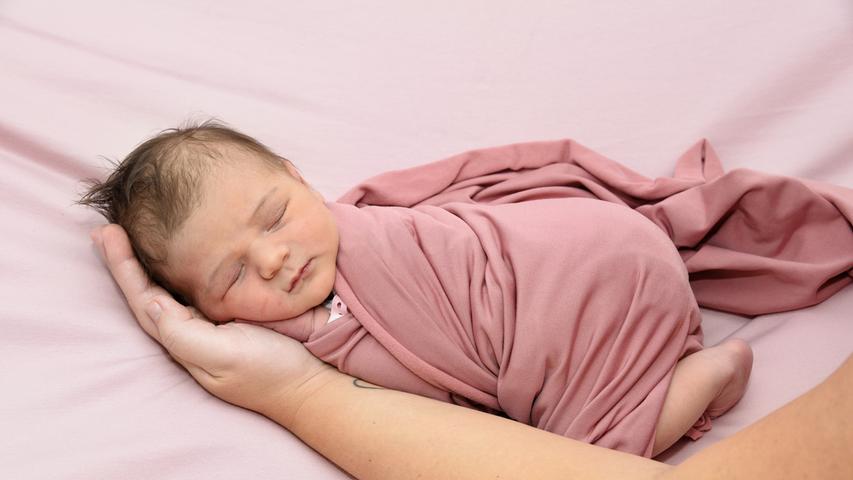 Baby Laura erblickte am 9. September im Klinikum Hallerwiese das Licht der Welt. Bei der Geburt war sie 51 Zentimeter groß und wog 3440 Gramm.