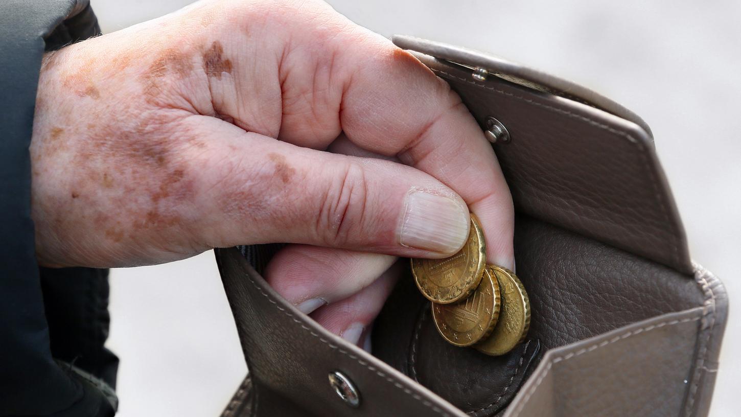Einer neuen Studie zufolge könnte jeder fünfte Rentner in Deutschland in 20 Jahren von Altersarmut bedroht sein.