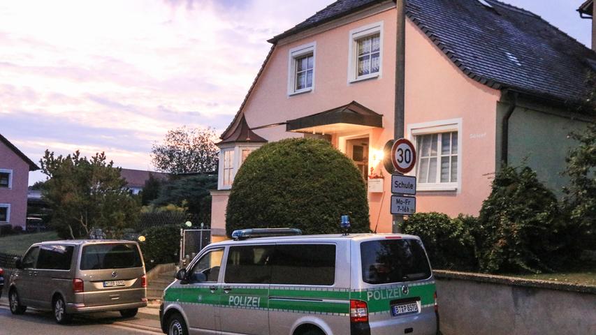 Großeinsatz der Polizei in Oberfranken: Verdächtiger soll Bombenanleitungen verbreitet haben