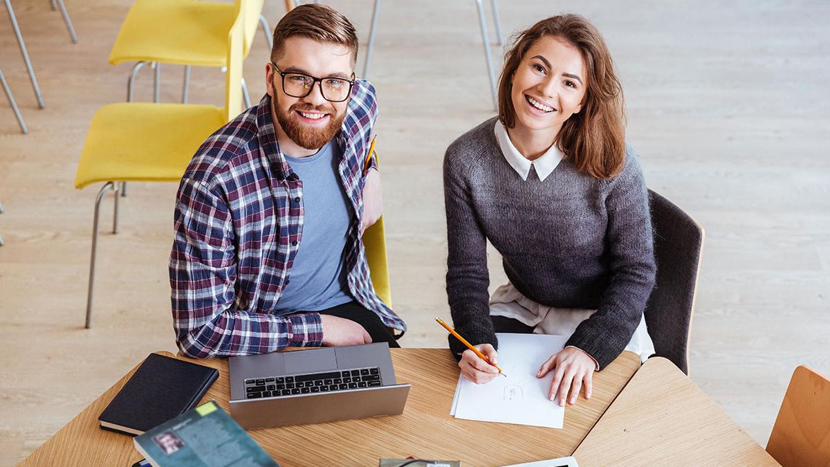 Die dualen StudentInnen pendeln alle drei Monate zwischen der dualen Hochschule Baden-Würtemberg und dem Medienhaus in Nürnberg.
Die dualen StudentInnen pendeln alle drei Monate zwischen der dualen Hochschule Baden-Würtemberg und dem Medienhaus in Nürnberg.